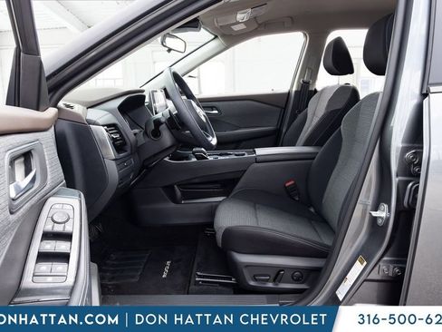 Used 2023 Nissan Rogue SV AWD/4WD image 3