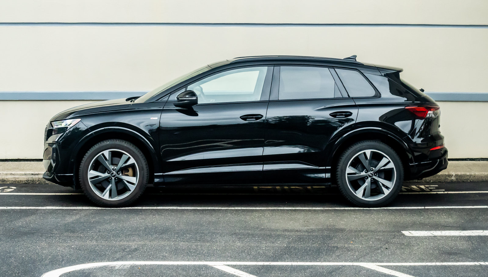 Used 2023 Audi Q4 e-tron Prestige w/ Black Optic Package AWD/4WD image 4