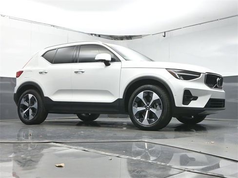 Used 2023 Volvo XC40 B5 Plus w/ Driver Assist Package image 40
