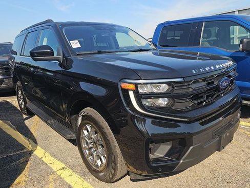 Used 2025 Ford Expedition Active AWD/4WD image 3