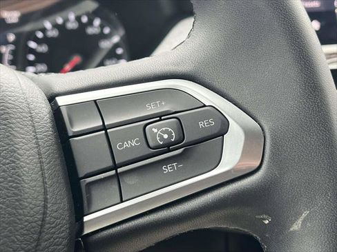 Used 2024 Jeep Compass Latitude image 22