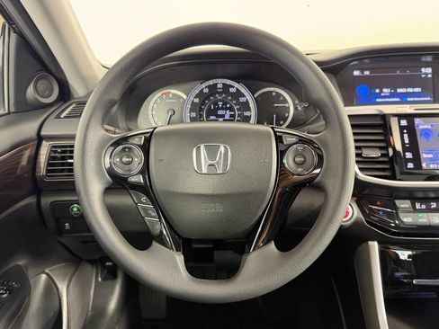 Used 2017 Honda Accord EX image 26