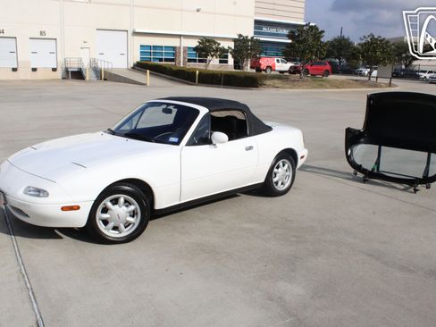 Used 1990 MAZDA MX-5 Miata image 11