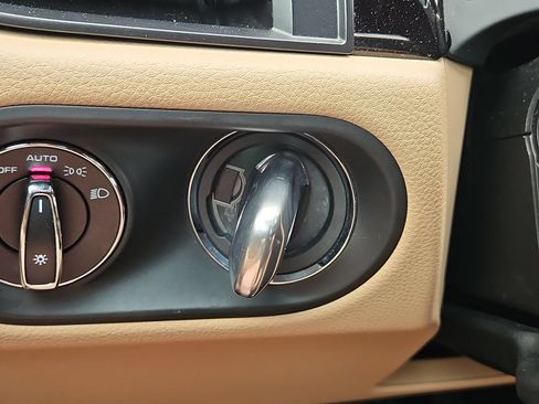 Certified 2021 Porsche Macan w/ Premium Package Plus AWD/4WD image 28