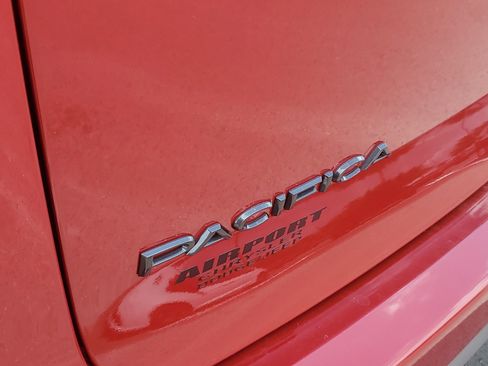 New 2026 Chrysler Pacifica Select image 6