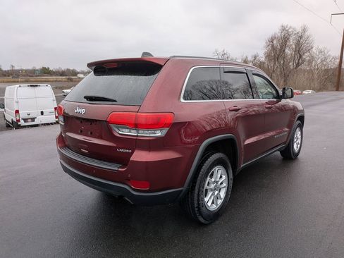 Used 2018 Jeep Grand Cherokee Laredo image 3