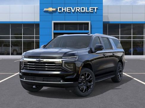 New 2026 Chevrolet Suburban LT image 6
