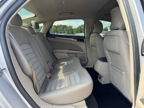 Used 2018 Ford Fusion SE FWD image 17