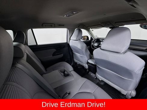 Used 2023 Toyota Highlander L FWD image 29