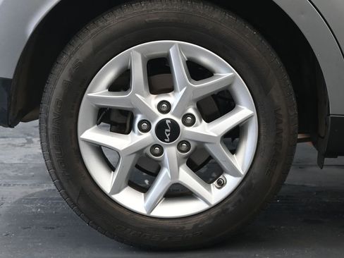 Used 2025 Kia Soul LX w/ LX Technology Package image 9