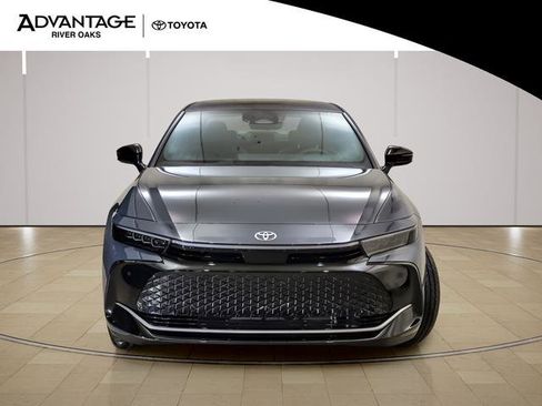 New 2026 Toyota Crown Platinum image 3