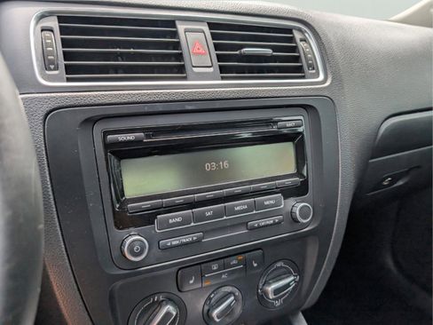 Used 2012 Volkswagen Jetta SE FWD image 36