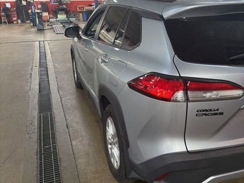 Used 2023 Toyota Corolla Cross LE w/ Black Badges Package (TMS) image 5