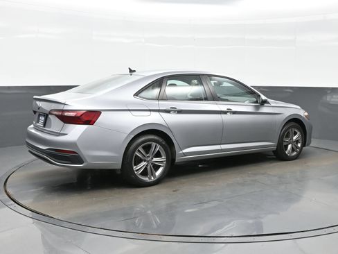 Used 2022 Volkswagen Jetta SE FWD image 6