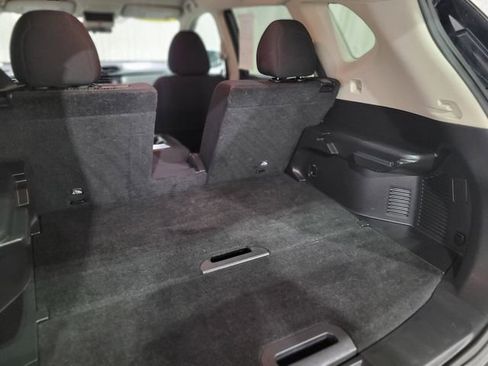 Used 2018 Nissan Rogue SV image 47