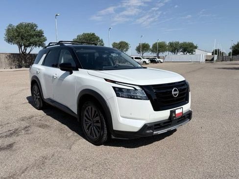Used 2024 Nissan Pathfinder SL w/ SL Premium Package FWD image 4
