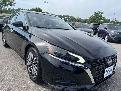 Used 2023 Nissan Altima 2.5 SV FWD image 3