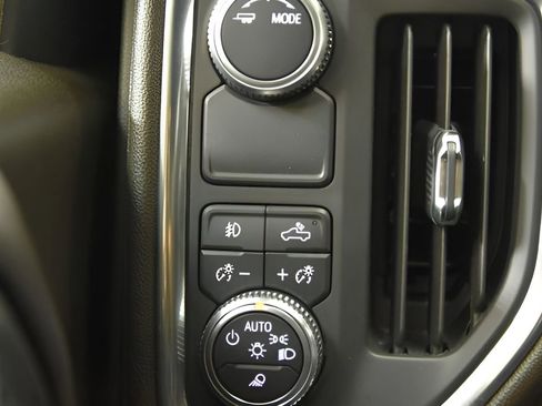 Used 2020 GMC Sierra 1500 SLT image 25