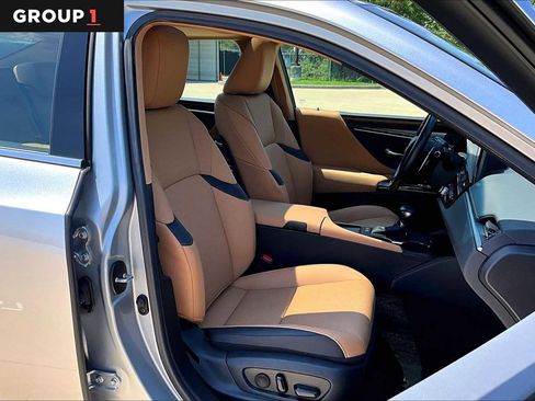Used 2025 Lexus ES 300h w/ Premium Package FWD image 9
