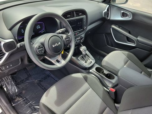 Used 2025 Kia Soul LX w/ LX Technology Package FWD image 20