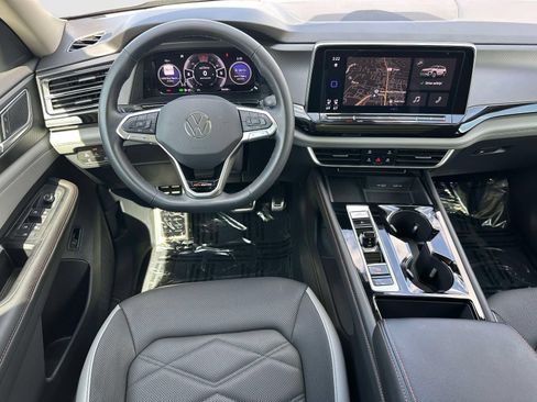 Used 2024 Volkswagen Atlas Peak Edition SEL AWD/4WD image 8
