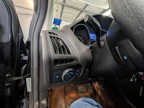 Used 2013 Ford Focus SE FWD image 31