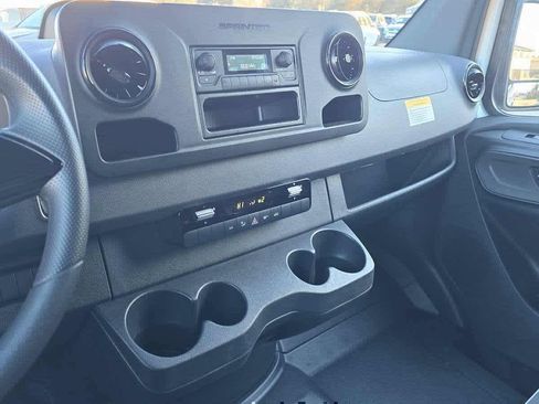 Used 2025 Mercedes-Benz Sprinter 2500 image 33