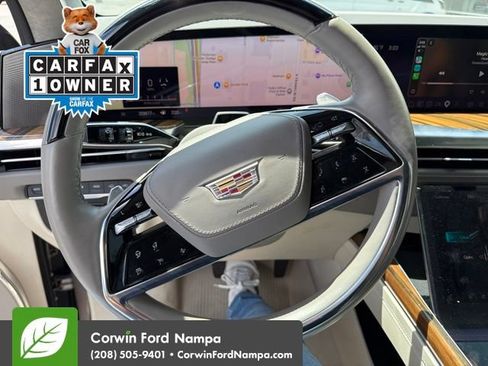 Used 2025 Cadillac Escalade ESV Sport Platinum w/ LPO, Floor Liner Package AWD/4WD image 16