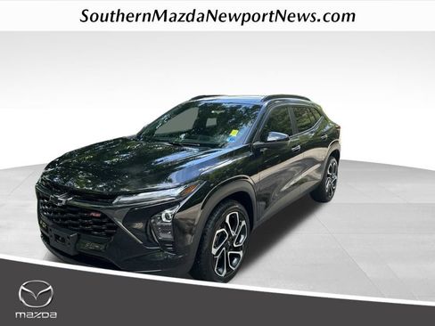 Used 2024 Chevrolet Trax RS w/ Sunroof Package FWD image 1