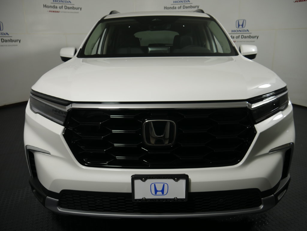 New 2026 Honda Pilot Touring image 2