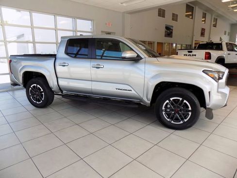Used 2024 Toyota Tacoma TRD Sport w/ TRD Sport Upgrade Package RWD image 10
