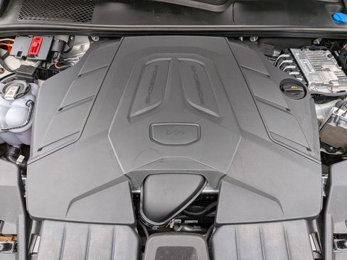 Certified 2025 Porsche Cayenne AWD/4WD image 36