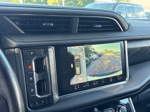 Used 2024 GMC Yukon Denali w/ Advanced Technology Package AWD/4WD image 22