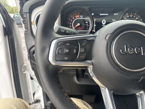 Used 2024 Jeep Wrangler Unlimited Sahara w/ Technology Group AWD/4WD image 18