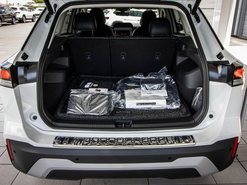 New 2026 Volkswagen Tiguan SE FWD image 19