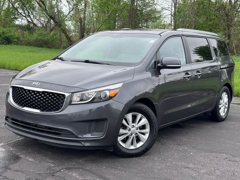 Used 2016 Kia Sedona LX w/ LX Convenience Package FWD image 2