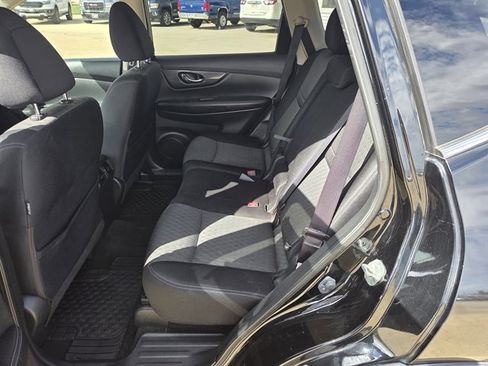 Used 2017 Nissan Rogue SV image 6