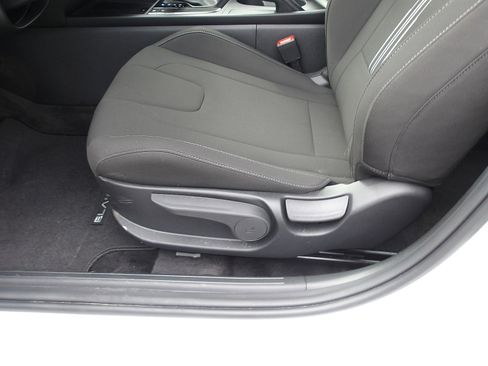 Certified 2025 Hyundai Elantra Sport image 11