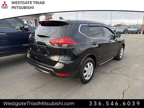 Used 2017 Nissan Rogue S image 5