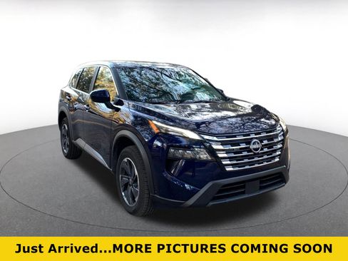 Used 2025 Nissan Rogue SV image 1