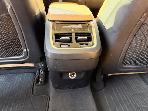 Used 2016 Volvo XC90 T6 Momentum w/ Momentum Plus Package image 26