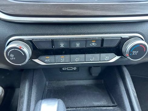 Used 2025 Nissan Altima 2.5 SV FWD image 13