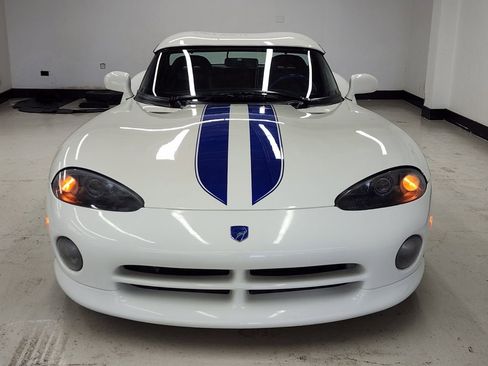Used 1996 Dodge Viper RT/10 image 2