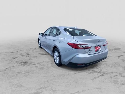 Used 2025 Toyota Camry LE image 8