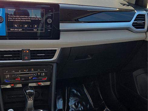 New 2026 Volkswagen Taos SE FWD image 14