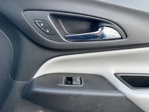 Certified 2021 Chevrolet Equinox LT w/ Driver Convenience Package image 19