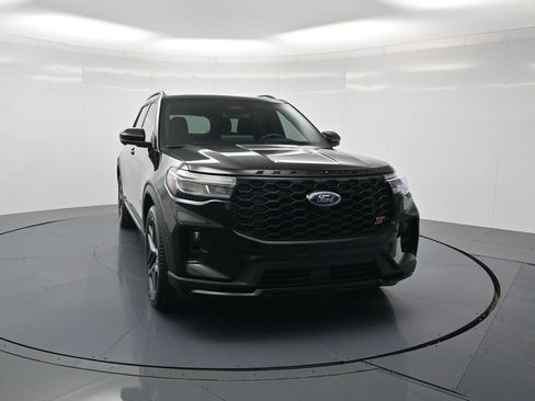 Used 2025 Ford Explorer ST image 33