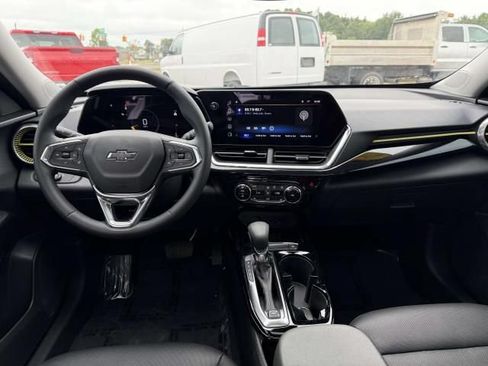 Used 2025 Chevrolet Trax ACTIV w/ Sunroof Package FWD image 15