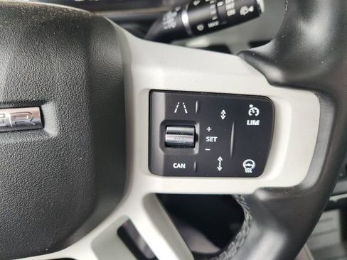 Used 2023 Land Rover Defender 90 S image 11