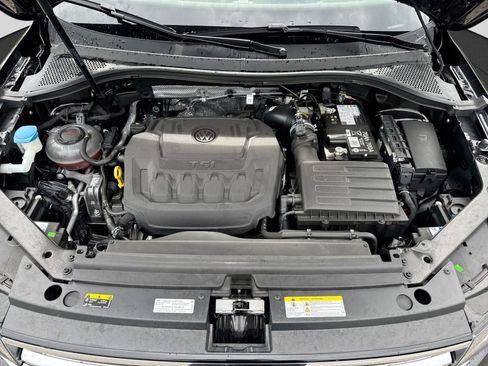 Used 2024 Volkswagen Tiguan SE w/ Panoramic Sunroof Package FWD image 21
